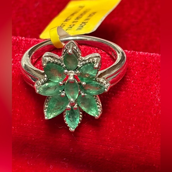 Natural Emerald Sterling Silver Flower Ring:May Birthstone